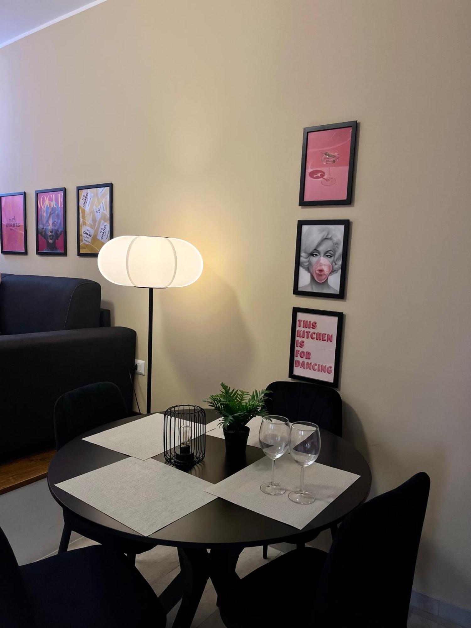 Dimora Chic - A 5 Fermate Dal Duomo Villa Milan Bagian luar foto