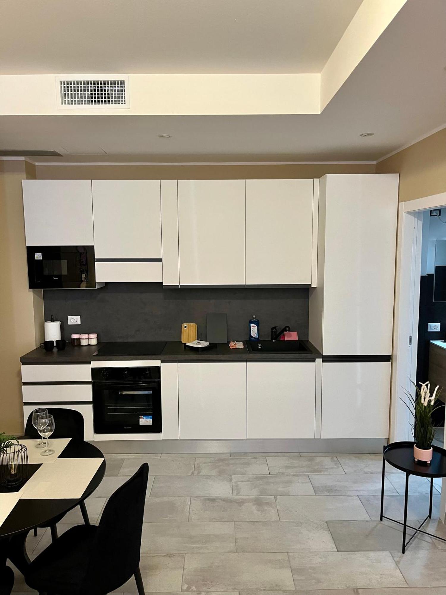 Dimora Chic - A 5 Fermate Dal Duomo Villa Milan Bagian luar foto